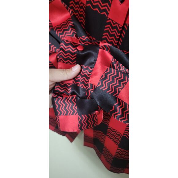 80/90s St. John Bow Neck Red Black Geometric Pattern Silk Work Retro Blouse Sz 6 - Picture 13 of 13